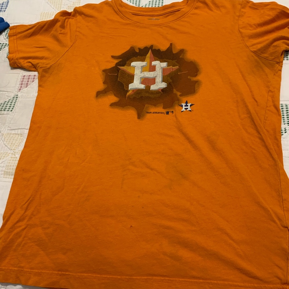 PreOwned Houston Astros Short Sleeve TShirt Shows wear stains. Youth XL 14-16